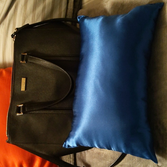 Kate spade black bag with gold hardware - Picture 11 of 13